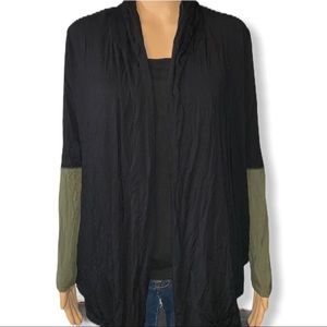 💕3/$25‼️💕BLACK/GREEN CARDIGAN